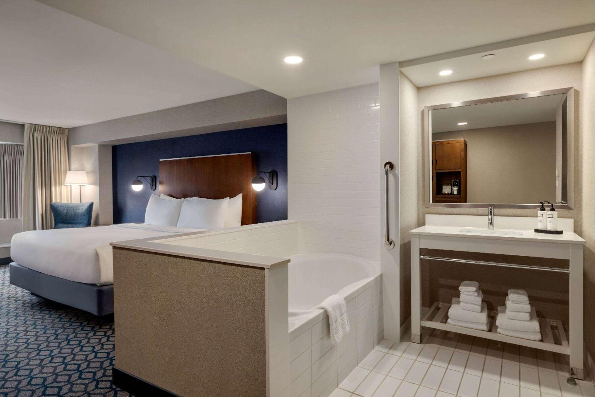 Wyndham Grand Fallsview Hotel Niagara Falls Exterior photo